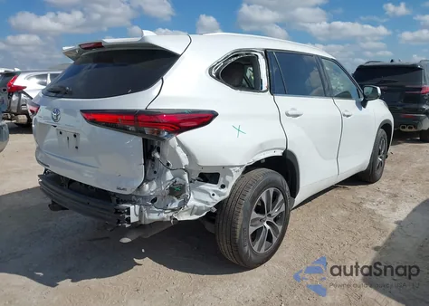 2022 Toyota Highlander Xle из США, поврежденный, VIN 5TDGZRAHXNS099010